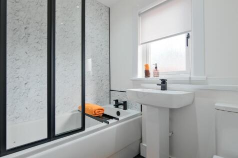 015-1 Innellin Crescent, Shotts ML4 4DB.jpg
