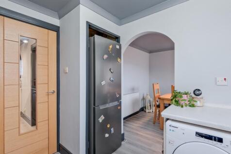 020-32 Kenmore Way, Carluke ML8 5RZ.jpg