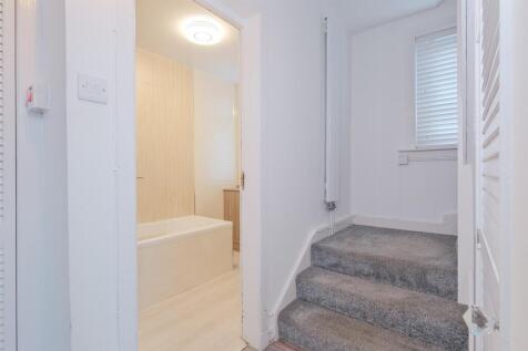 002-241 Dyfrig St, Shotts ML7 4BY.jpg