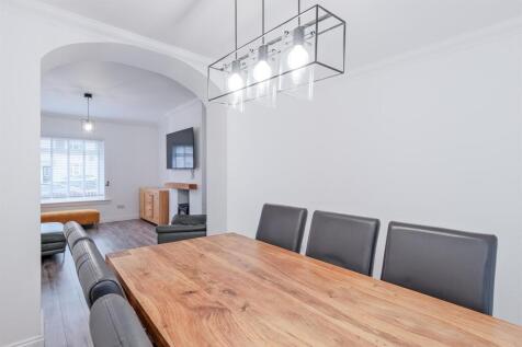 013-241 Dyfrig St, Shotts ML7 4BY.jpg