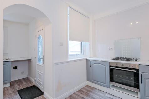 016-241 Dyfrig St, Shotts ML7 4BY.jpg