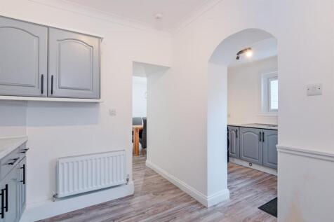 017-241 Dyfrig St, Shotts ML7 4BY.jpg