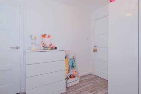 030-241 Dyfrig St, Shotts ML7 4BY.jpg