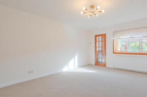 011-5 Mayfield Place, Carluke ML8 4HQ.jpg