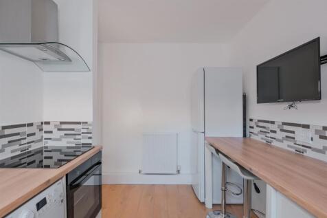 007-28 Burnside Avenue.jpg