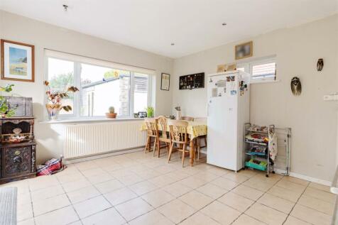 For Sale by Aspire Residential - Courtlands Close