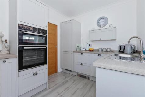 For Sale by Aspire Residential | Nutley Crescent