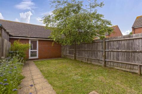 For Sale by Aspire Residential | Teulon Court