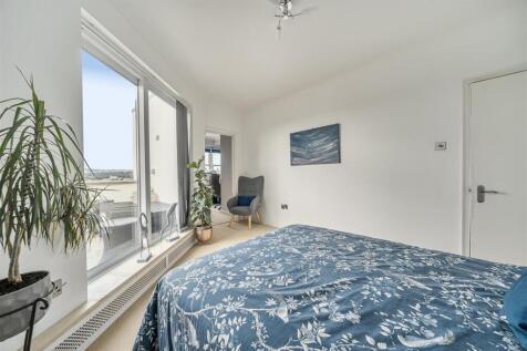 For Sale by Aspire Residential | Arundel Lodge