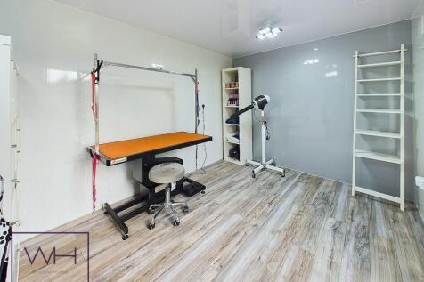 Grooming Room / Offi