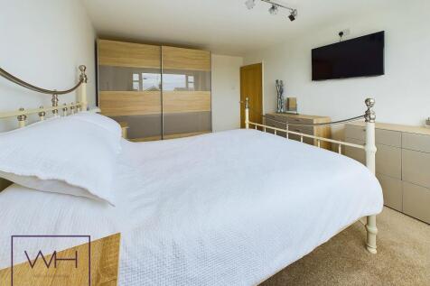 Master Bedroom - STI