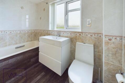 Family Bathroom - ST