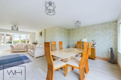 Dining Area to Loung