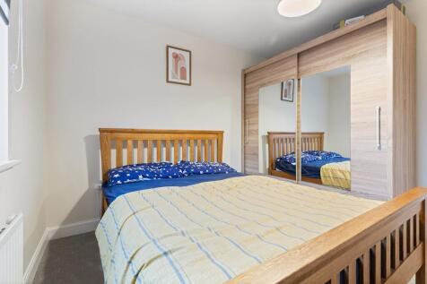 20 Riverside Lane, W