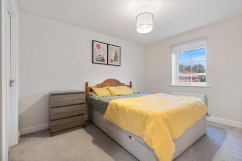 20 Riverside Lane, W