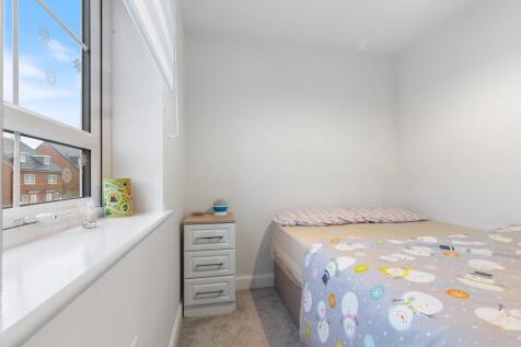 20 Riverside Lane, W