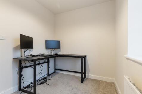 20 Riverside Lane, W