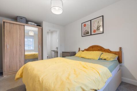20 Riverside Lane, W