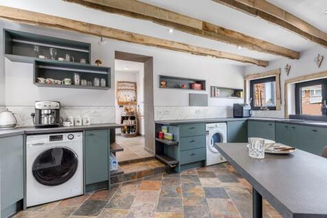 2 Colchester Court, 