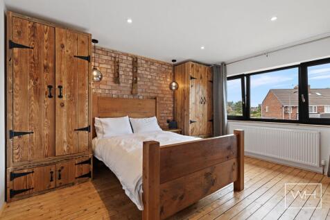 2 Colchester Court, 