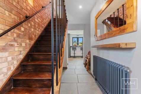 2 Colchester Court, 