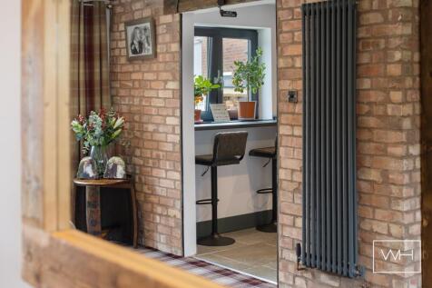 2 Colchester Court, 