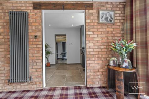 2 Colchester Court, 