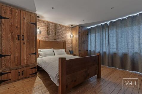 2 Colchester Court, 
