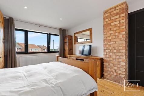2 Colchester Court, 