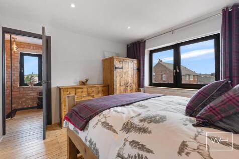 2 Colchester Court, 