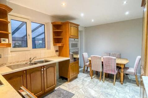 Kitchen diner2