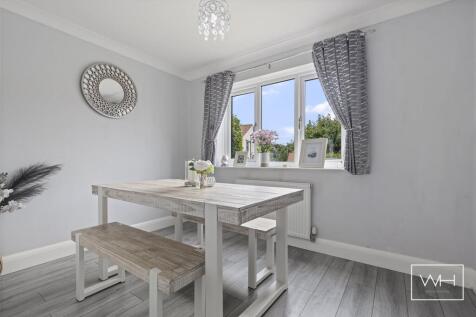 4 Manor Farm Close, 