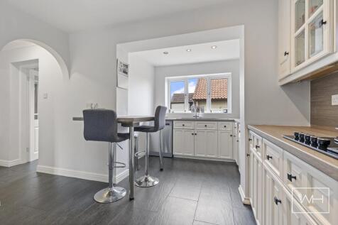4 Manor Farm Close, 