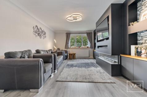 4 Manor Farm Close, 
