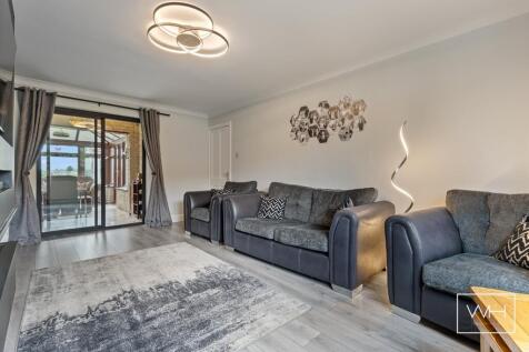 4 Manor Farm Close, 