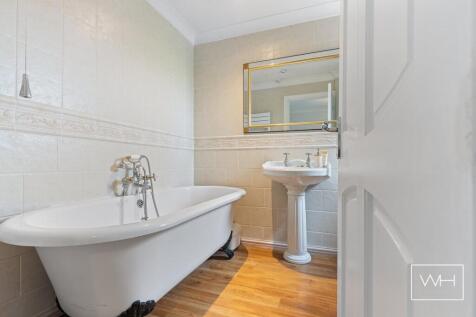 4 Manor Farm Close, 