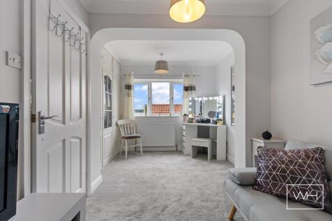 4 Manor Farm Close, 