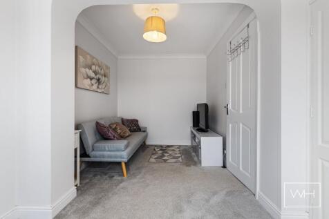 4 Manor Farm Close, 