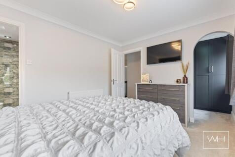4 Manor Farm Close, 