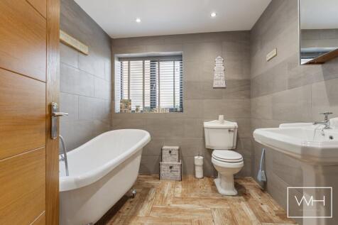 16 Chepstow Gardens,