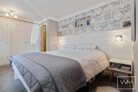 16 Chepstow Gardens,