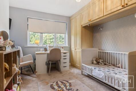 18 Roe Croft Close, 