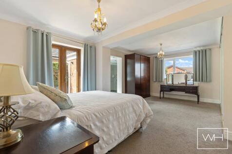 2 Aintree Close, Cus