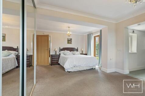 2 Aintree Close, Cus