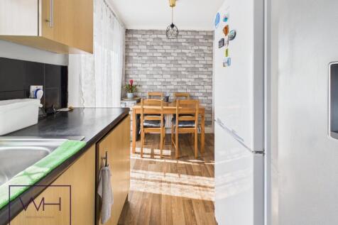 CAM03785G0-PR0302-ST