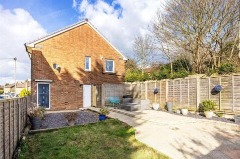 Barnet Way 19 REAR OF PROPERTY.jpeg