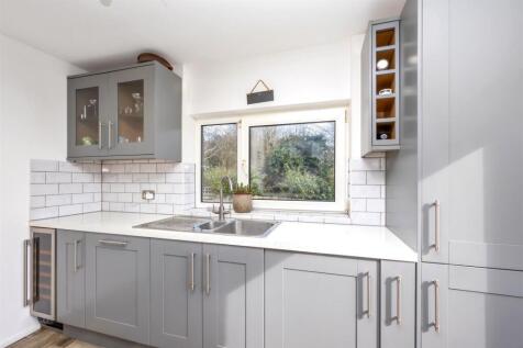 Barnet Way 19 KITCHEN 3.jpeg