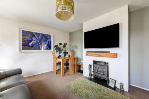Barnet Way 19 LIVING ROOM.jpeg
