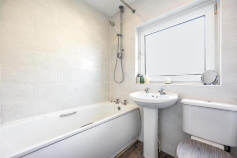 Barnet Way 19 BATHROOM.jpeg