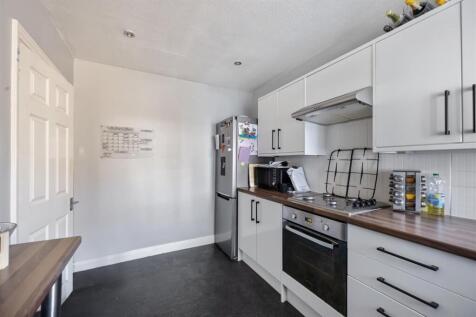 Benfield Court 9 KITCHEN2.jpeg